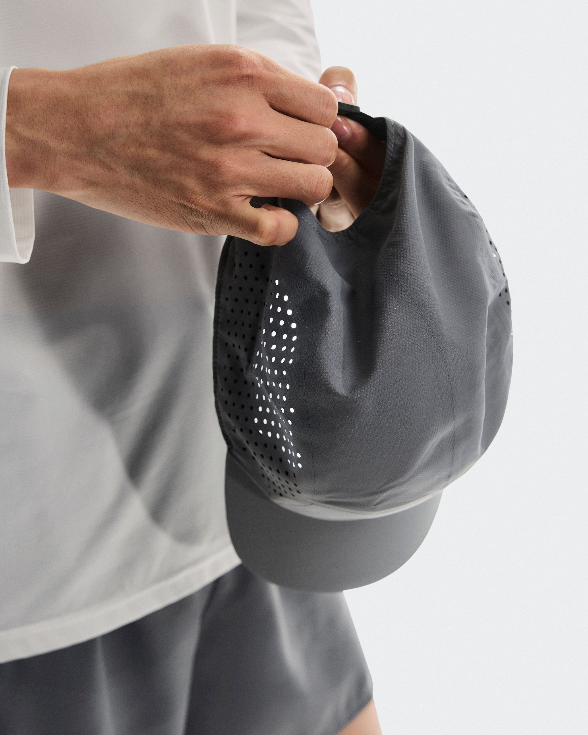 boné-lightweight-cinza-on-5