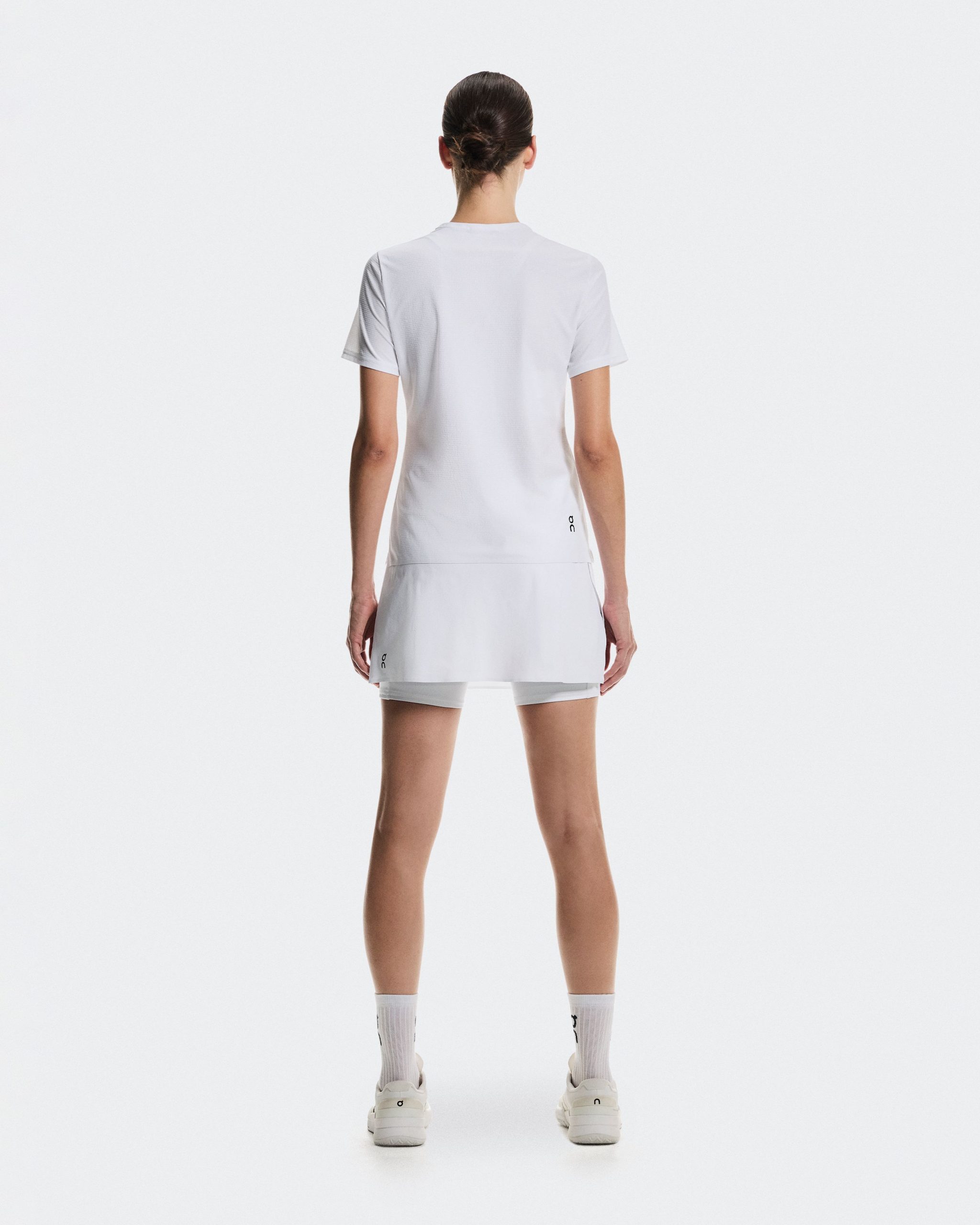 court-skirt-split-branco-on-1