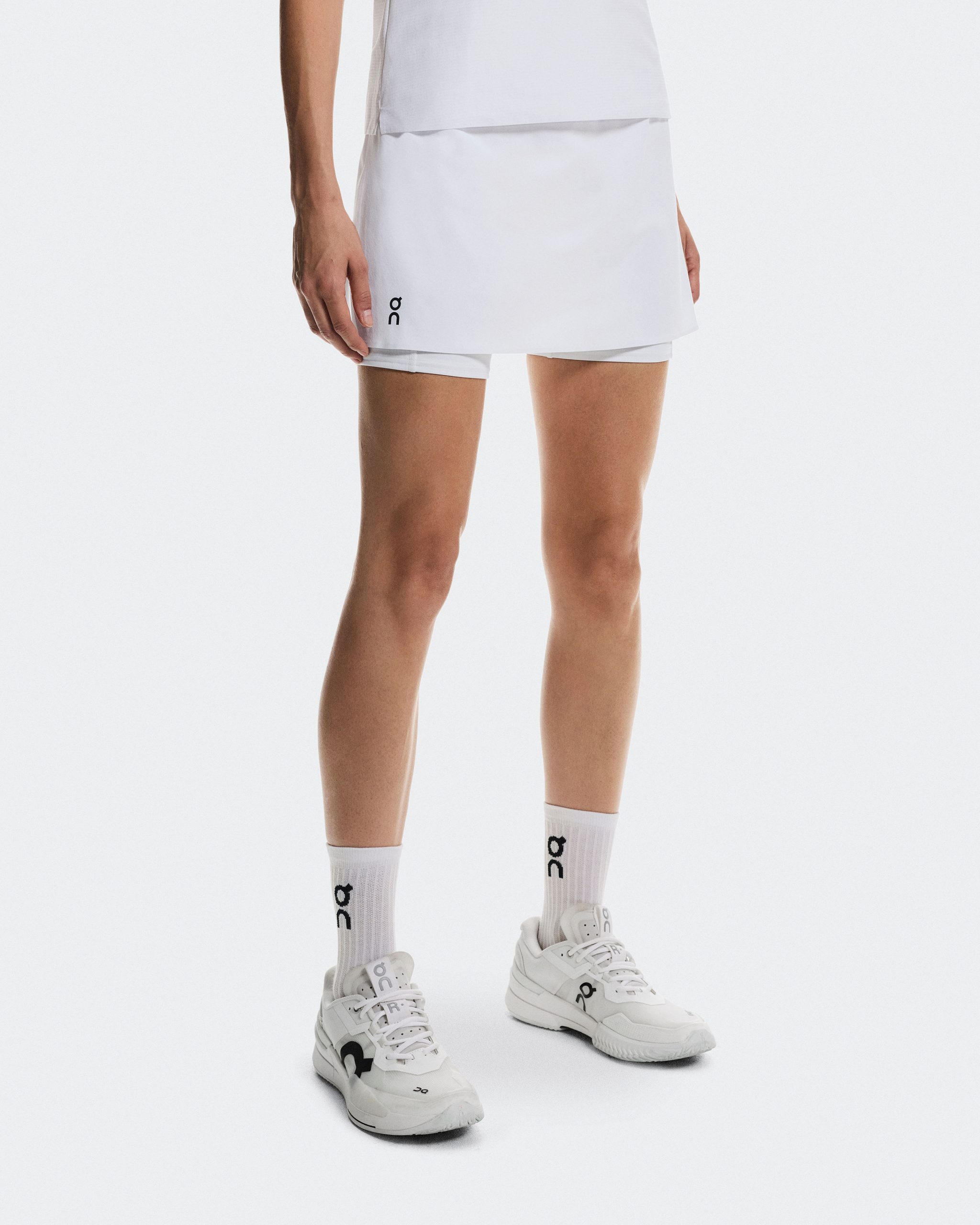 court-skirt-split-branco-on-2