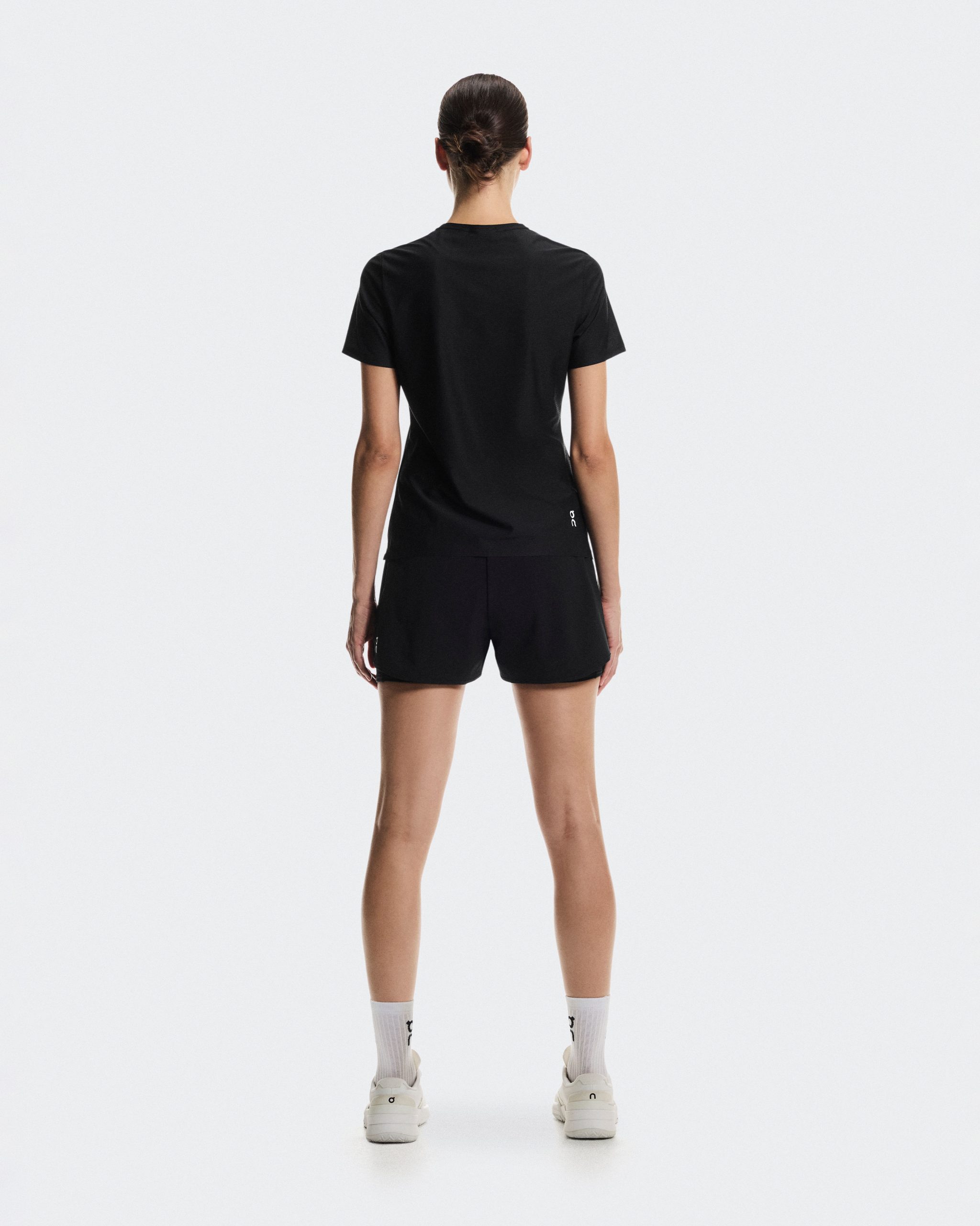 camiseta-court-t-preta-feminina-on-1