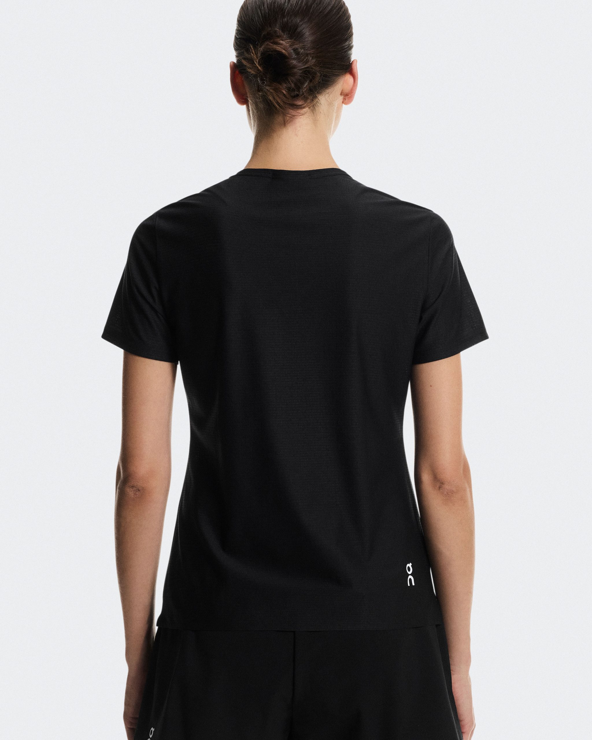 camiseta-court-t-preta-feminina-on-3