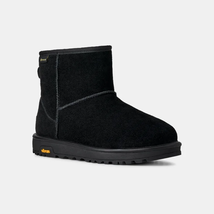 bota-classic-mini-preta-gtx-ugg-1