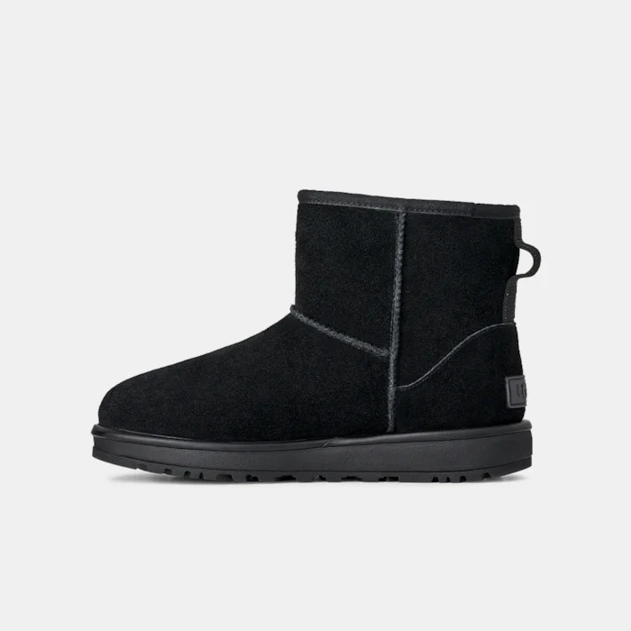 bota-classic-mini-preta-gtx-ugg-3