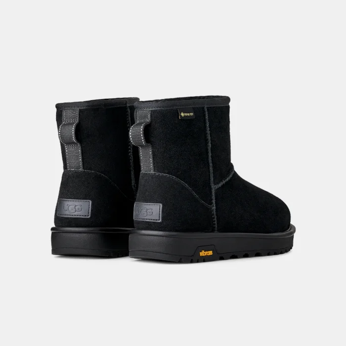 bota-classic-mini-preta-gtx-ugg-5