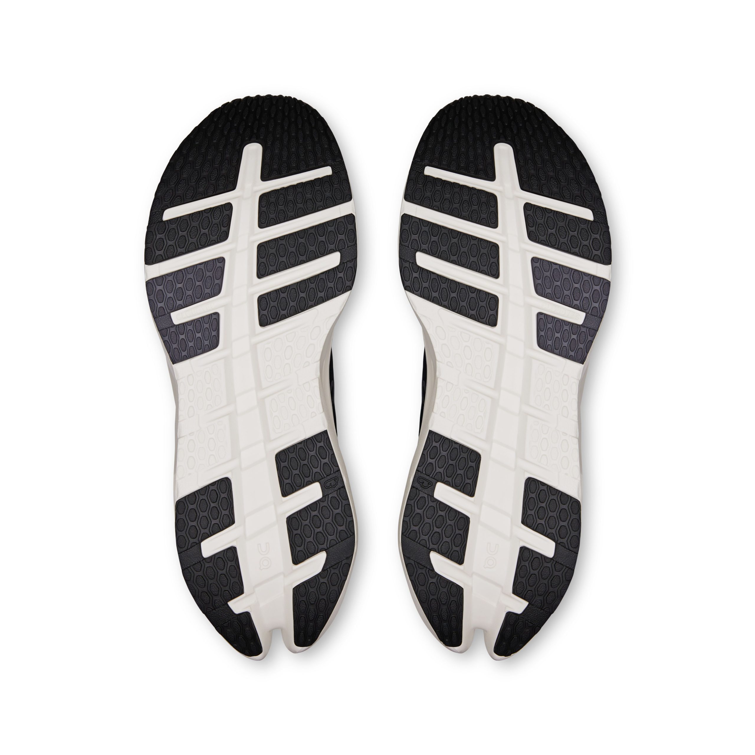 cloudrunner-3-preto-branco-on-2