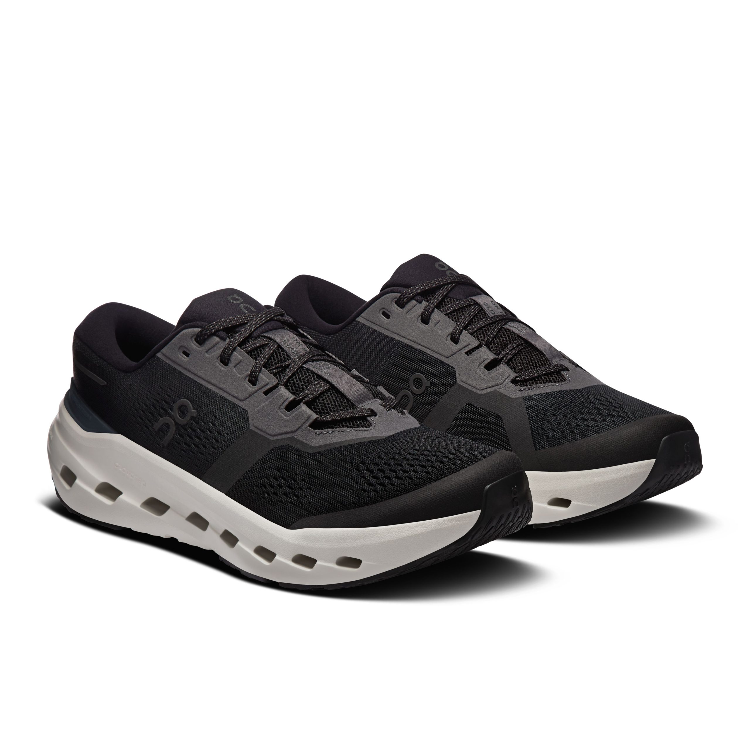 cloudrunner-3-preto-branco-on-5