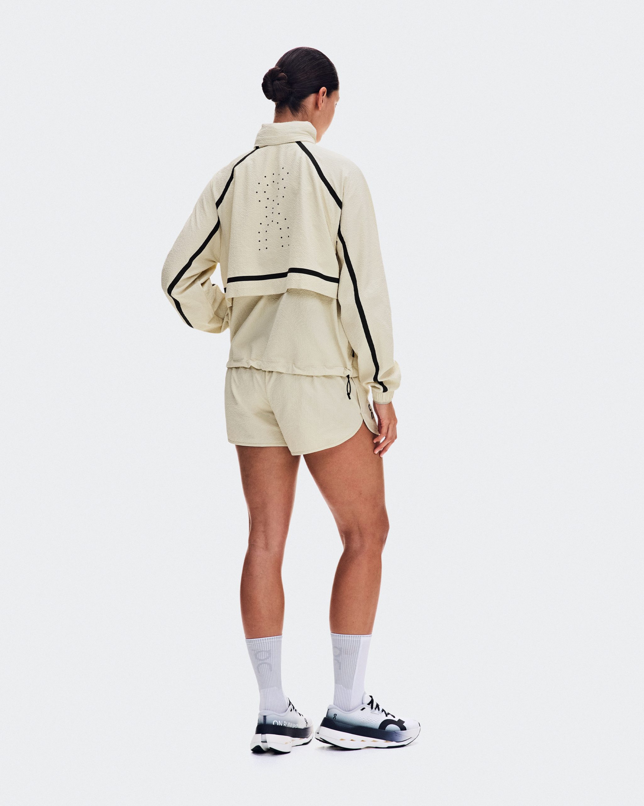 jaqueta-performance-volt-hare-feminina-on-2