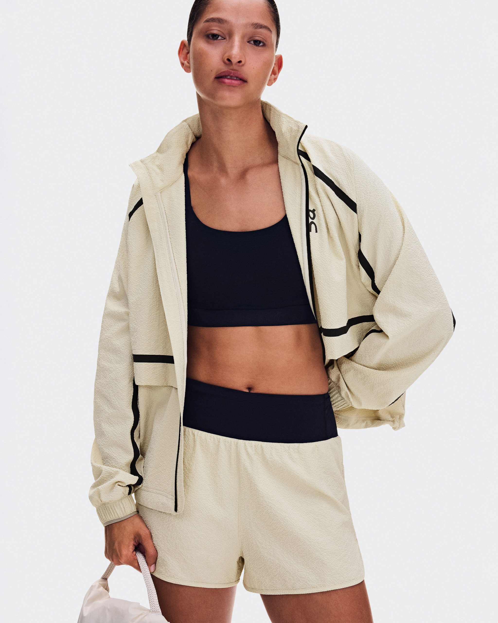 jaqueta-performance-volt-hare-feminina-on-3